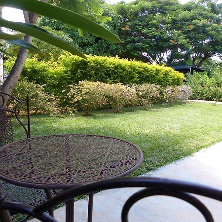 Ancha'S Oasis Hotel Maputo Buitenkant foto