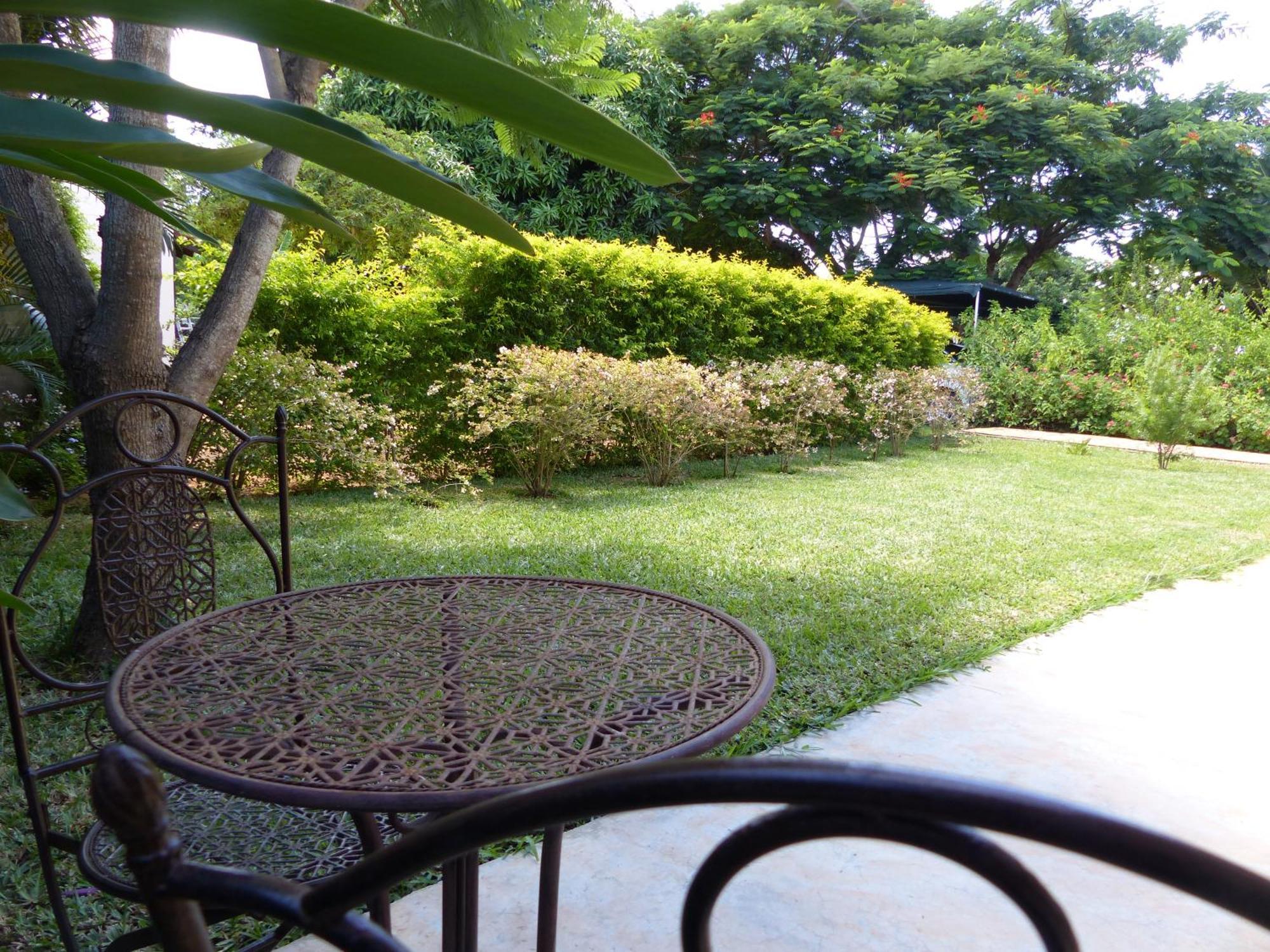 Ancha'S Oasis Hotel Maputo Buitenkant foto
